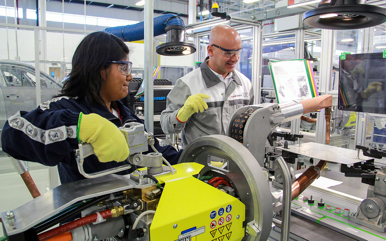 Mexican manufacturing hosts many specialized employees, with engineering and designing degrees Martin´s Plastics